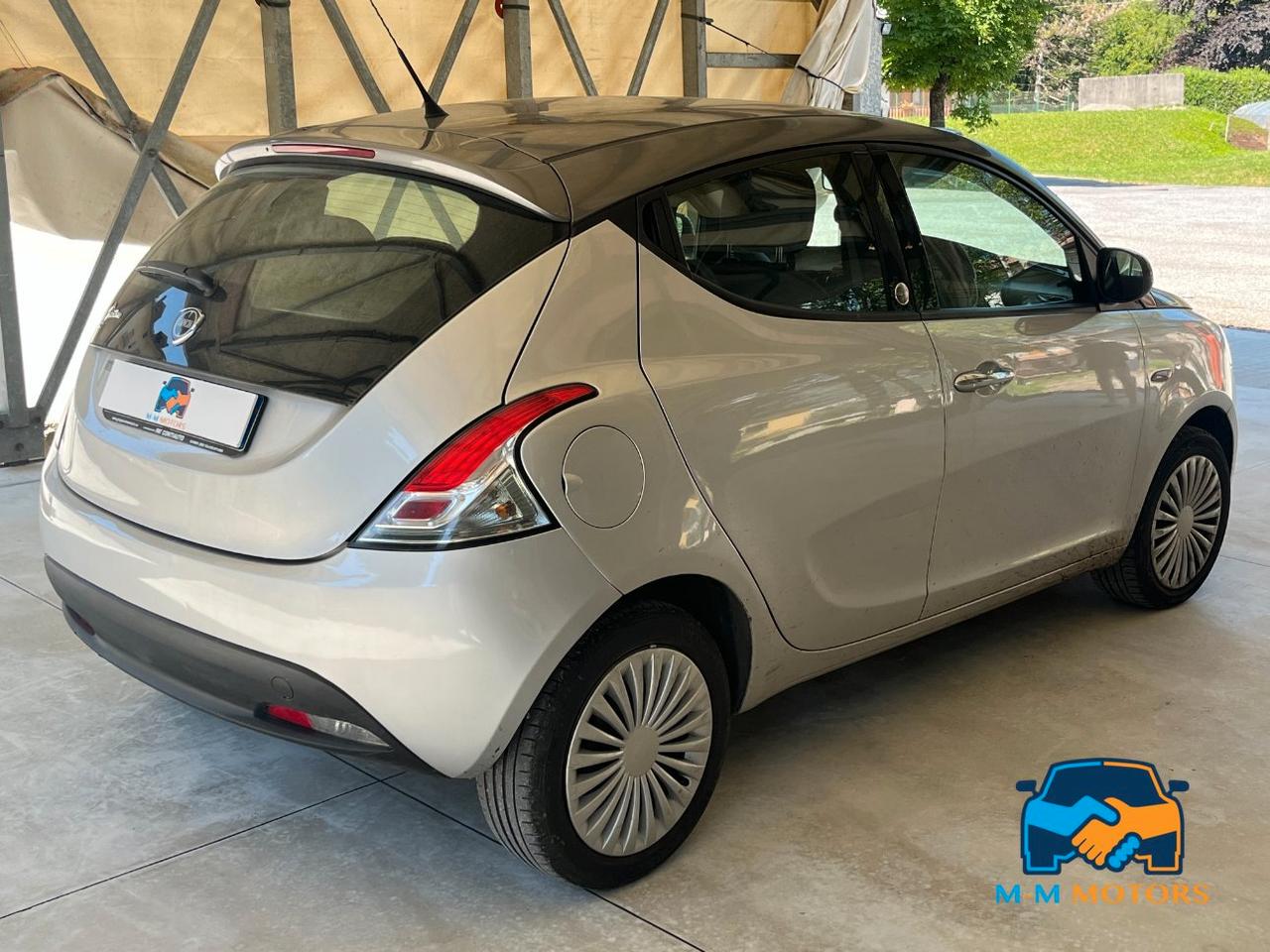 Lancia Ypsilon 5 Porte Ypsilon 1.2 8v Silver ecochic Gpl 69cv