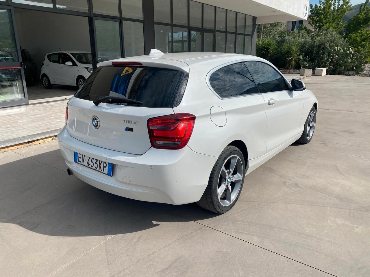 Bmw 118d 3p. Unique