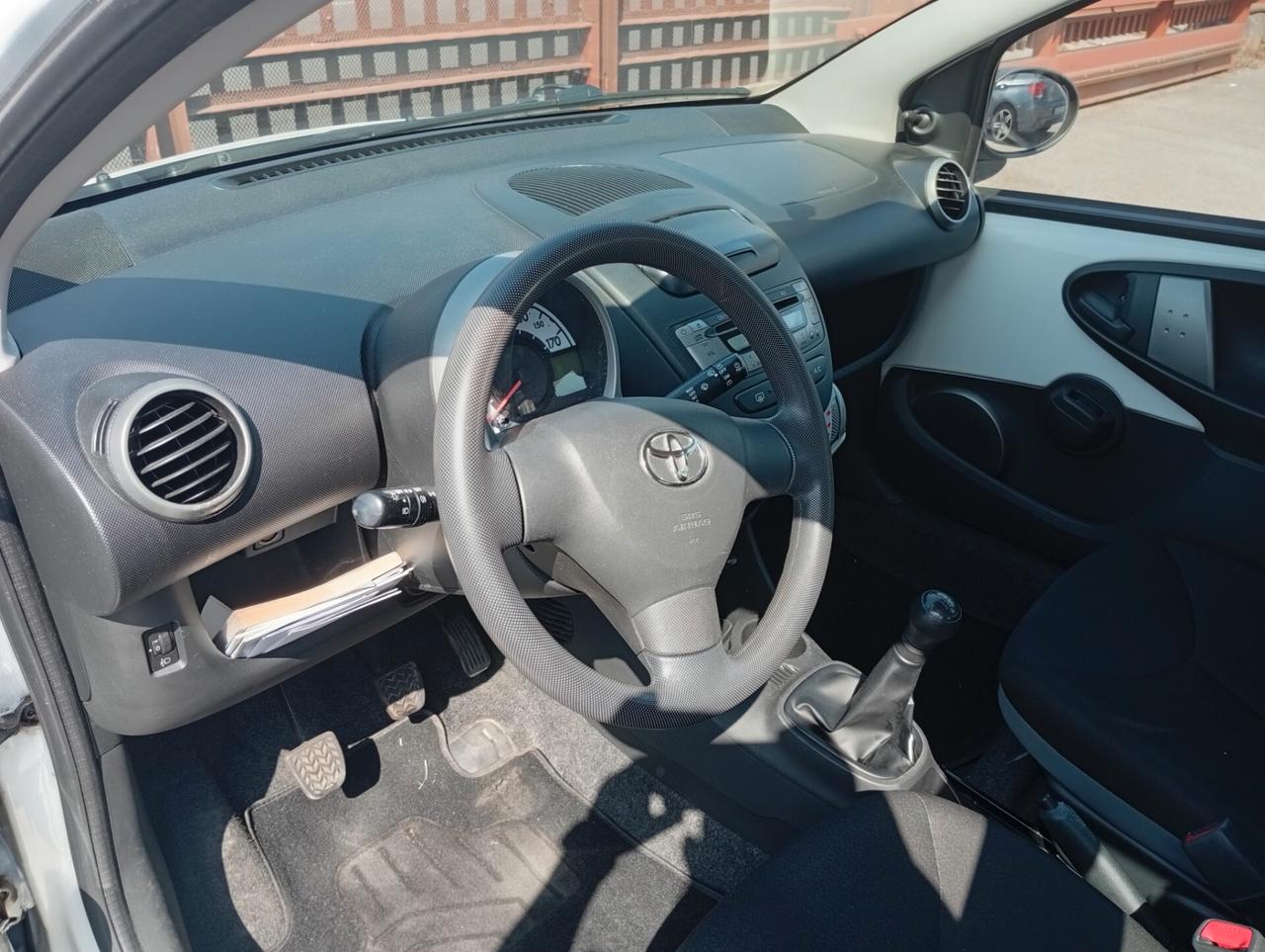 Toyota Yaris 1.0 5 porte NEOPATENTATI OK