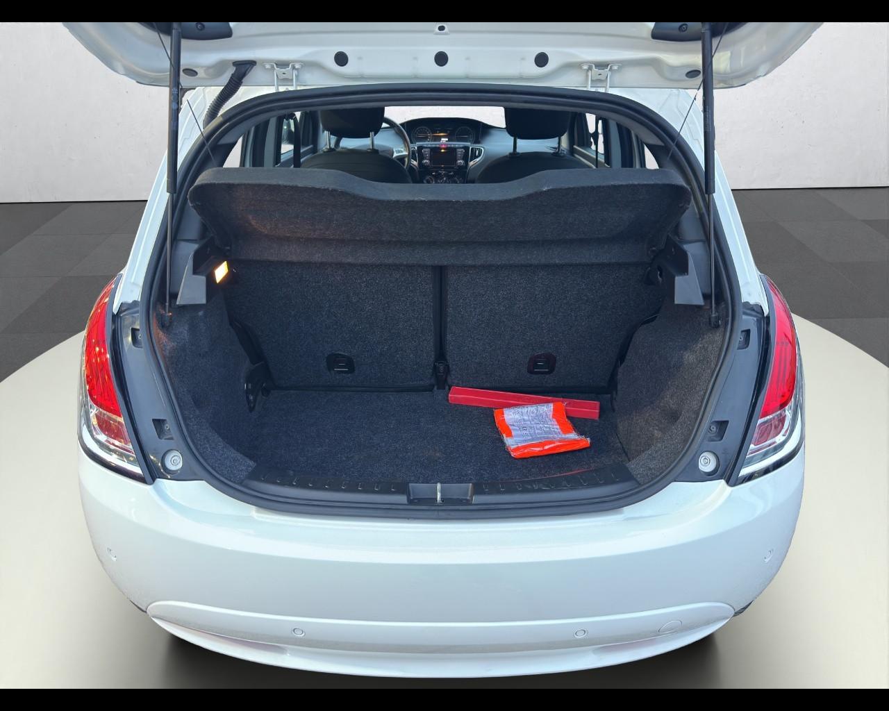 LANCIA Ypsilon 3ª serie - Ypsilon 1.0 FireFly 5 porte S&S Hybrid Ecochic Gold