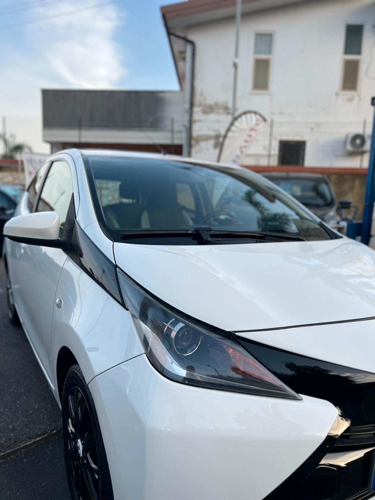 Toyota Aygo 1.0 VVT-i 69 CV 5 porte x-wave MMT