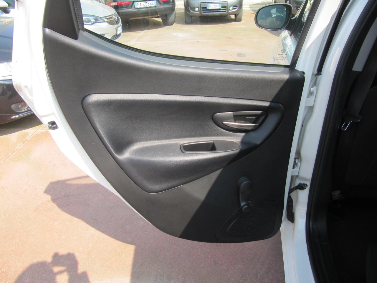 Lancia Ypsilon 1.3 MJT 16V 95 CV 5 porte S&S Silver