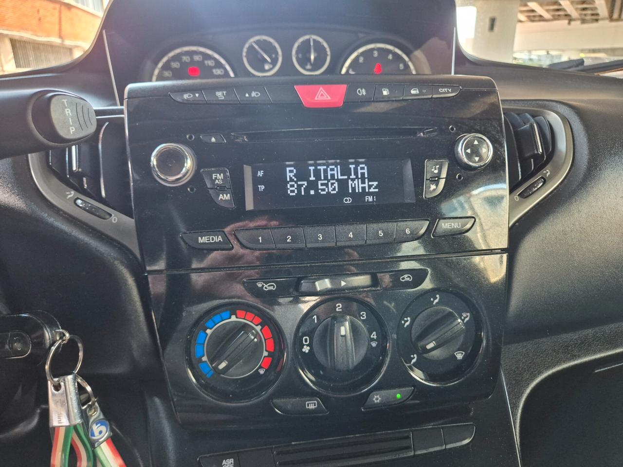 LANCIA Y 900 GAS (METANO) PERFETTA IN TUTTO DEL 2015
