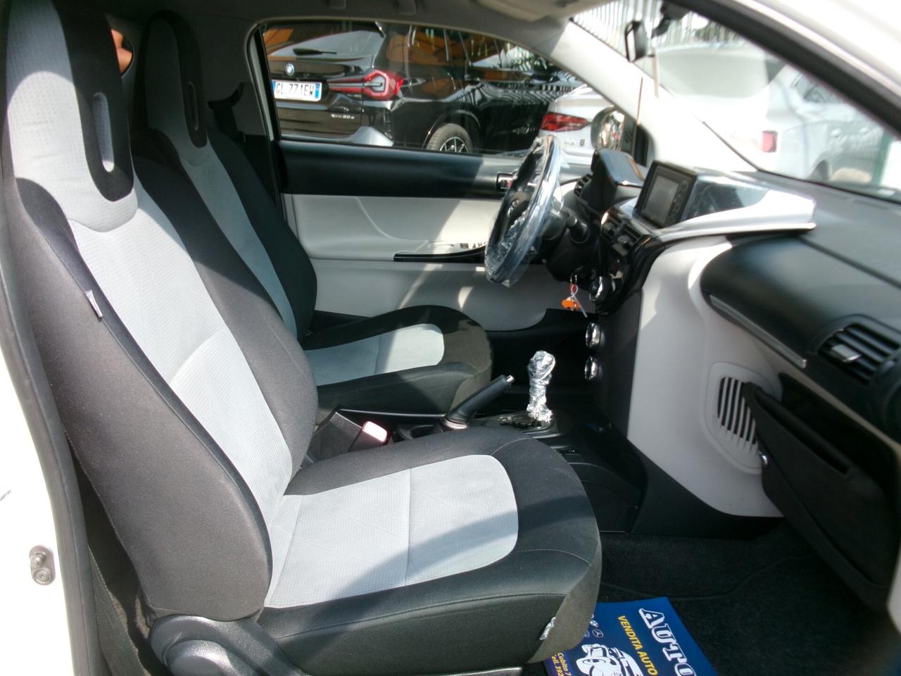 Toyota iQ 1.0 LOUNGE CVT AUTOMATICA NAVIGATORE *PERFETTA*