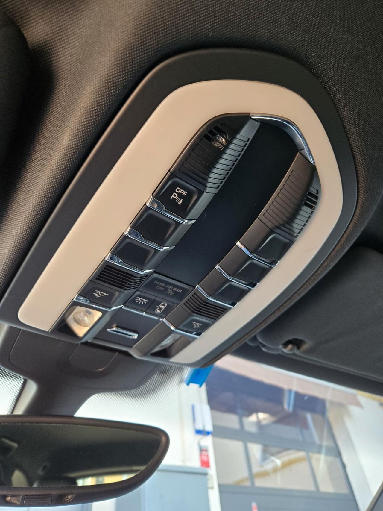 Porsche cayenne 3.0 V6 TDI platinum edition