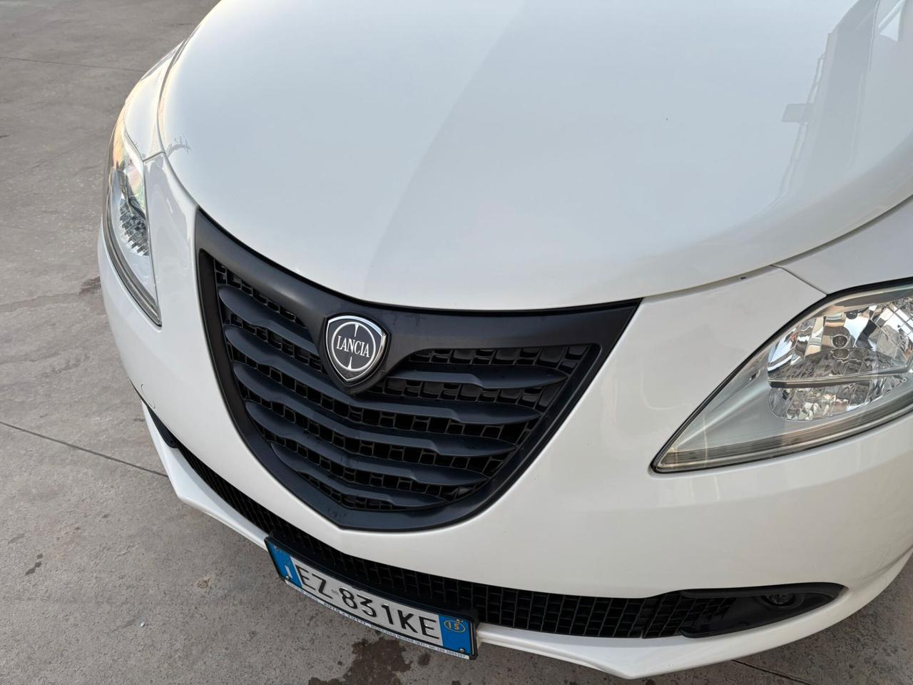 Lancia Ypsilon 1.2 69 CV 5 porte GPL Momo design