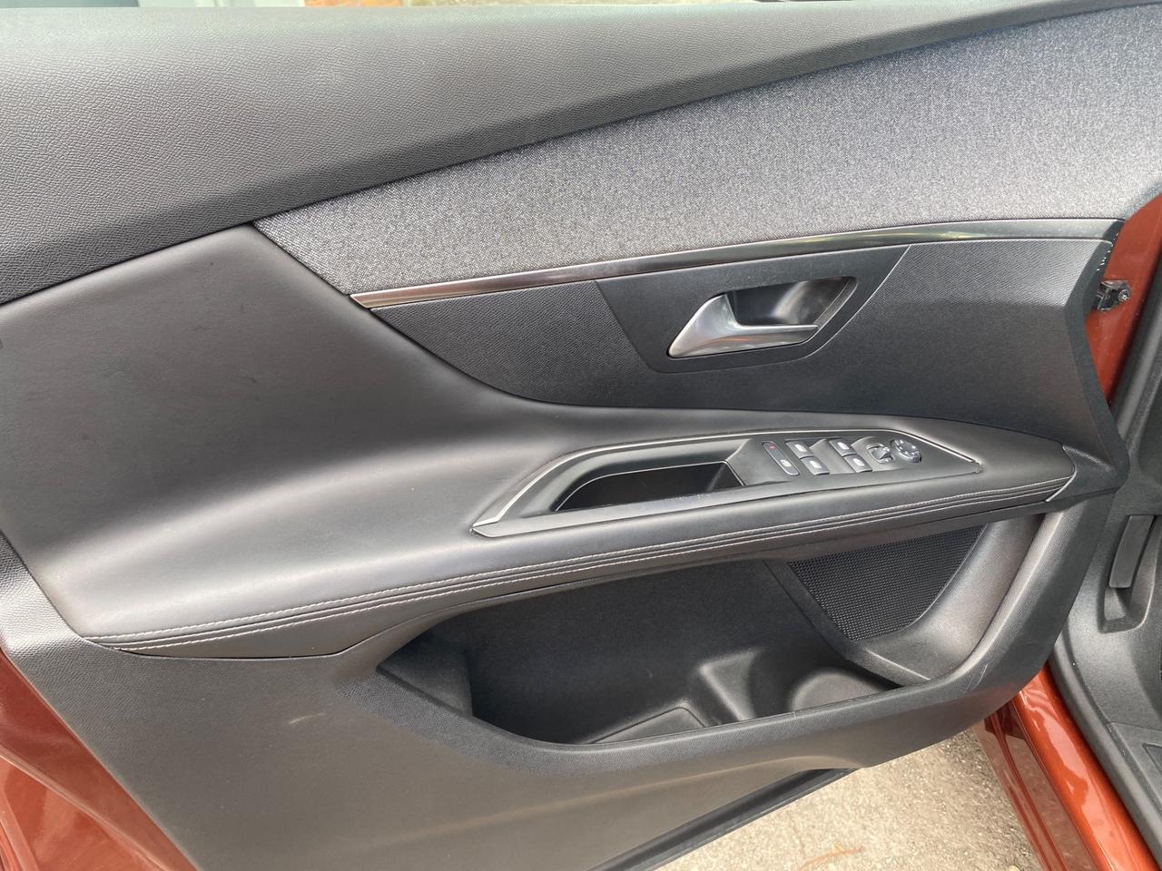 Peugeot 3008 BlueHDi 130 S&S EAT8 Active