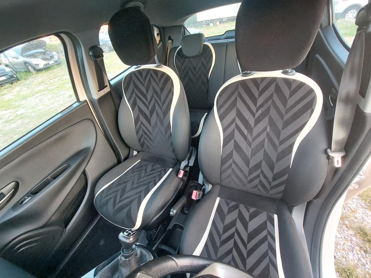 Lancia Ypsilon 1.2 69 CV 5 porte Platinum