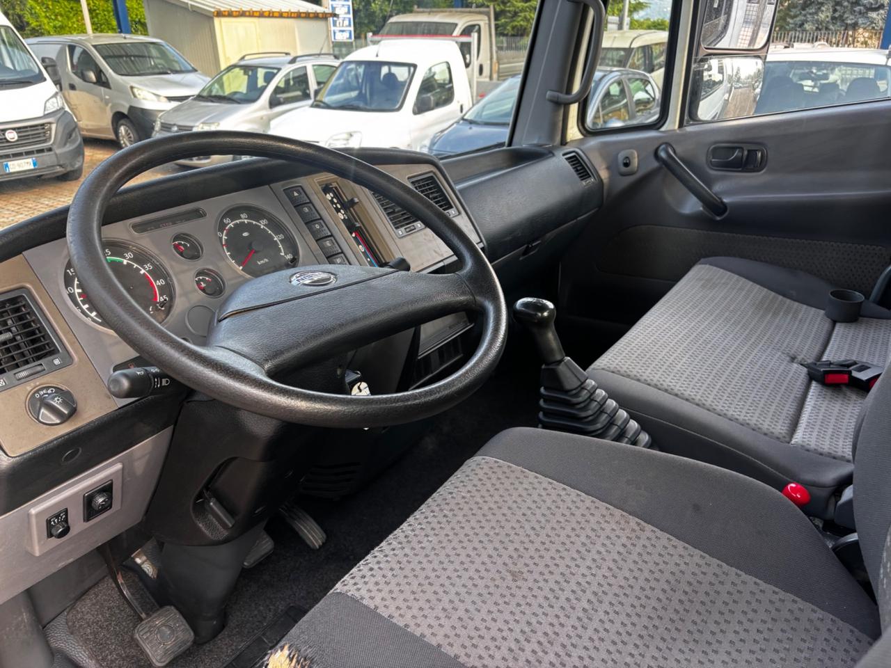 Nissan Atleon 35 ribaltabile trilaterale