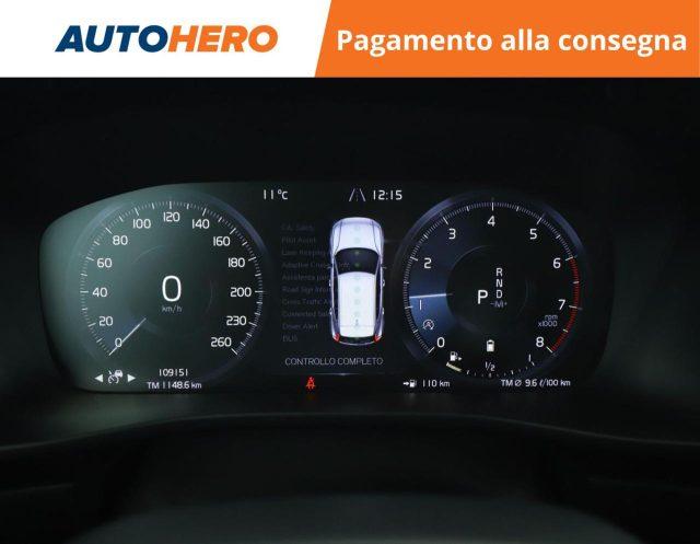 VOLVO XC40 B4 AWD Geartronic Momentum