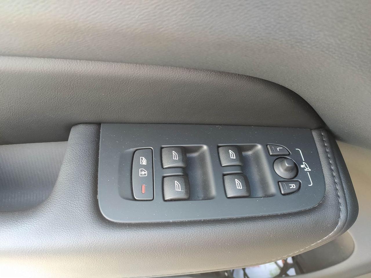 Volvo XC 60 2.0 T6 Recharge PHEV Ultimate Dark