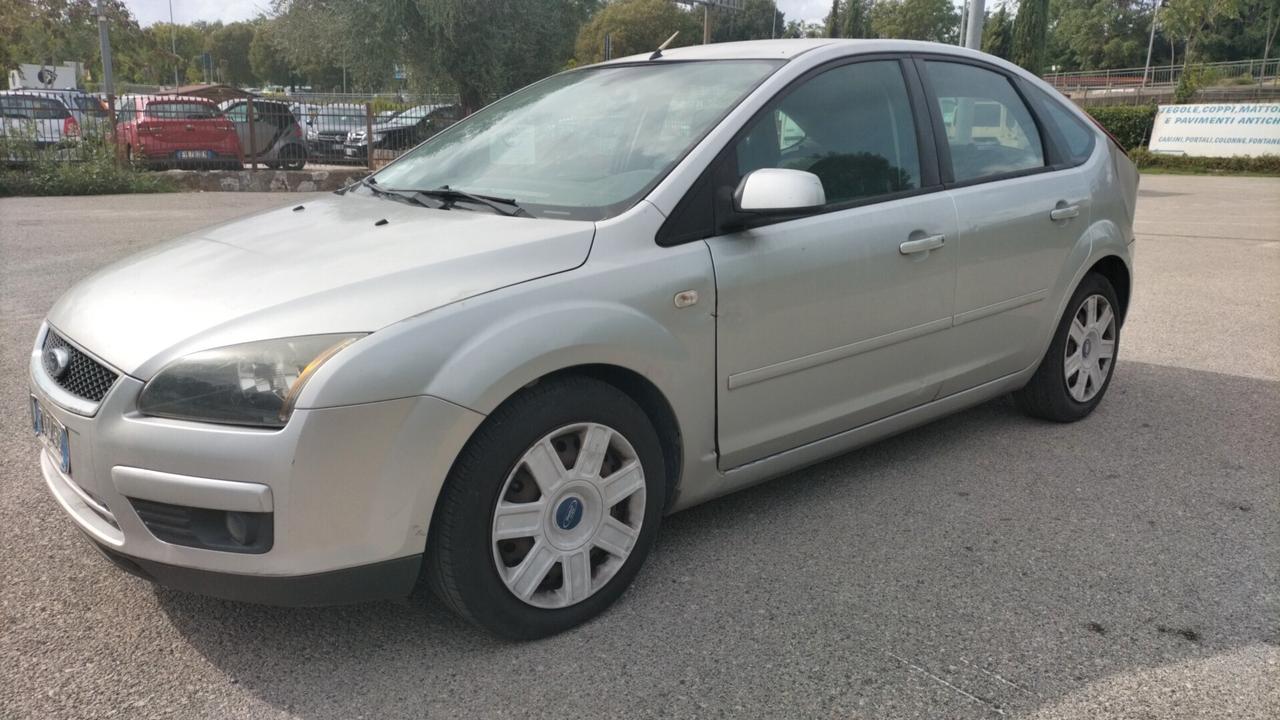 Ford Focus 1.6 5p. **KM76000**