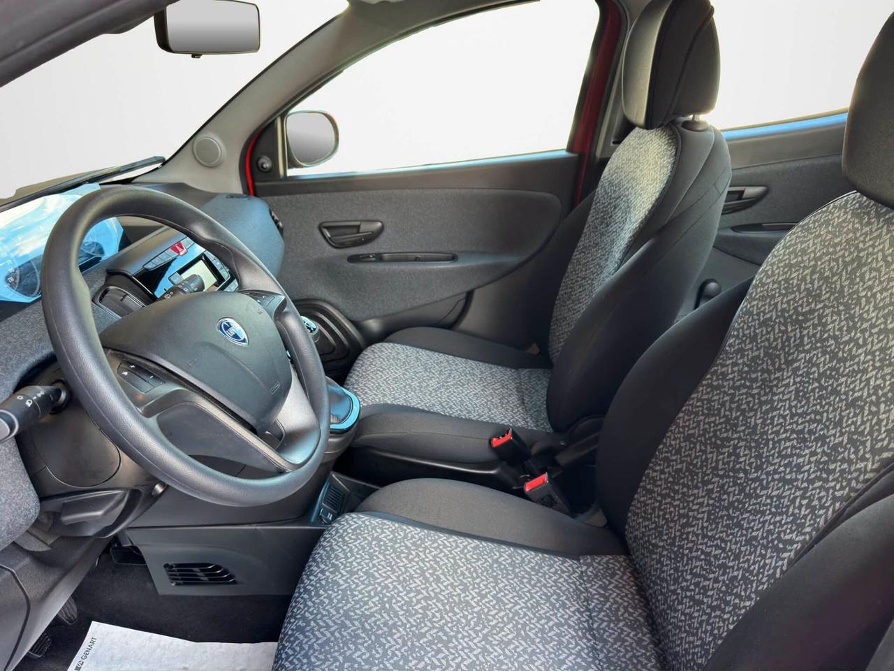 Lancia Ypsilon 1.0 FireFly 5 porte S&S Hybrid Ecochic Silver