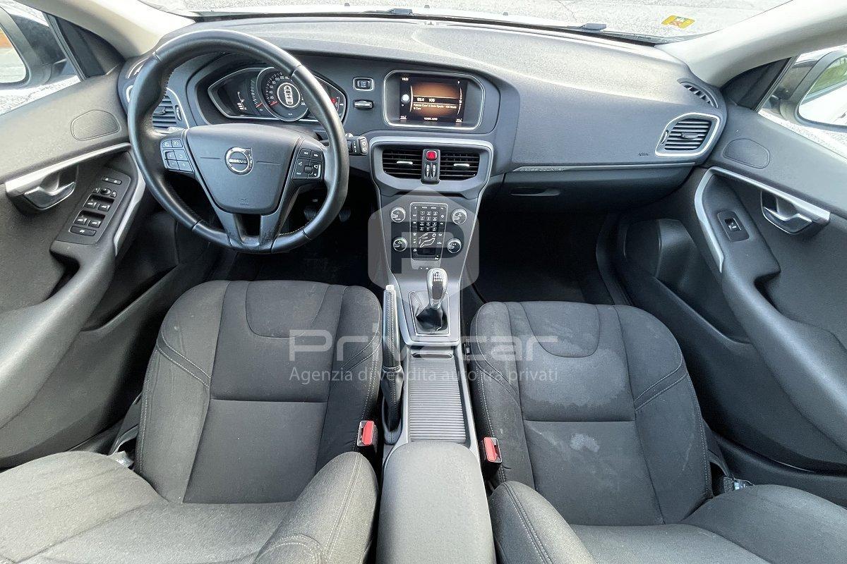 VOLVO V40 Cross Country D2 Momentum