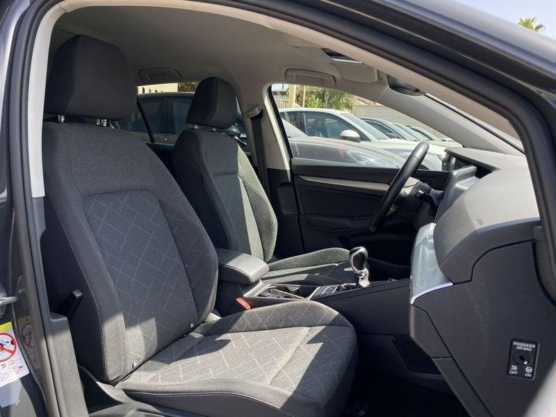 Volkswagen Golf 8 Life 2.0 TDI 116 CV