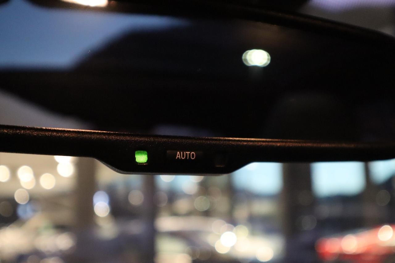 Toyota YARIS HYBRID LOUNGE AUTO TETTO PANORAMA PELLE CAMERA LED SOLO 45.000KM ANCHE GUIDABILE DA NEOPATENTATI