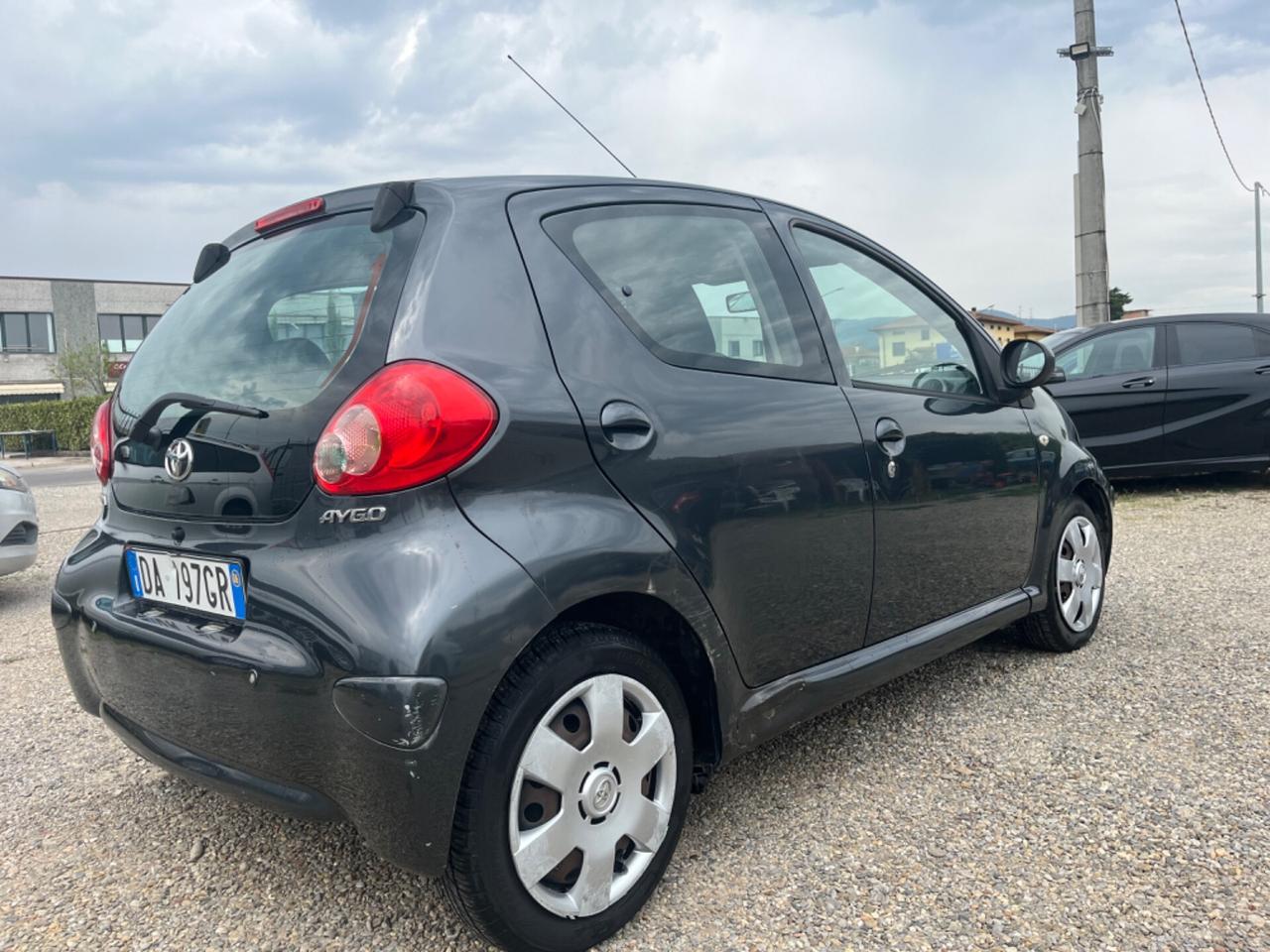 Toyota Aygo 1.0 12V VVT-i 5 porte Sol 130.000 km