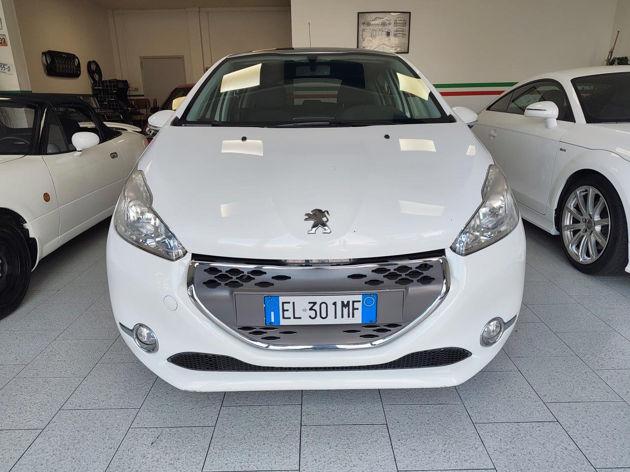 Peugeot 208 AUTOMATICA TETTO/NEOPATENTATI