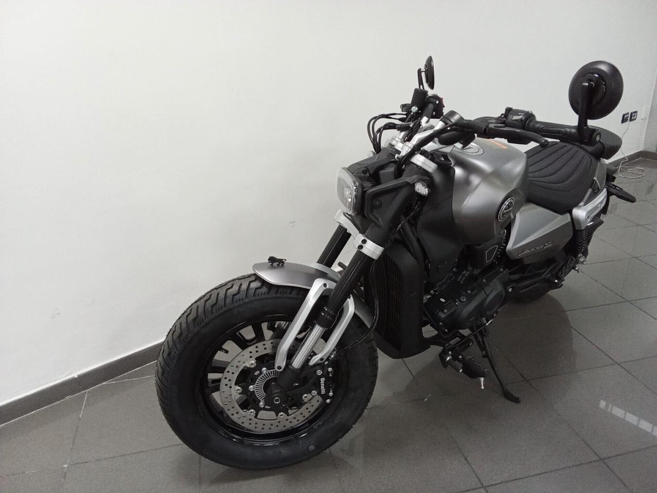 Benelli Leoncino Bobber 400