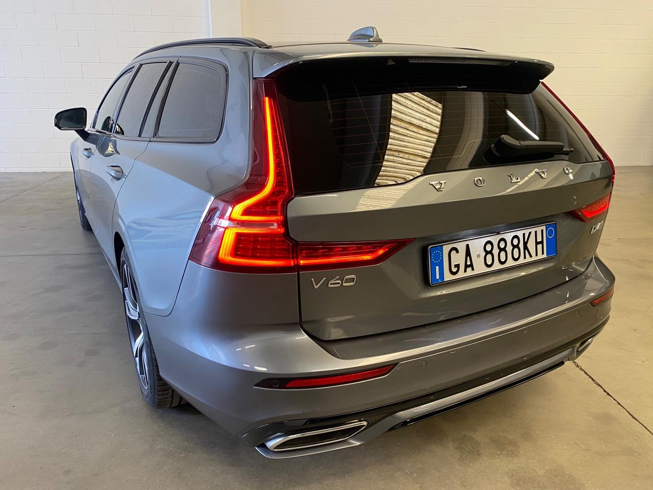 Volvo V60 D4 R-design Automatico 2.0 190 Cv Garantita