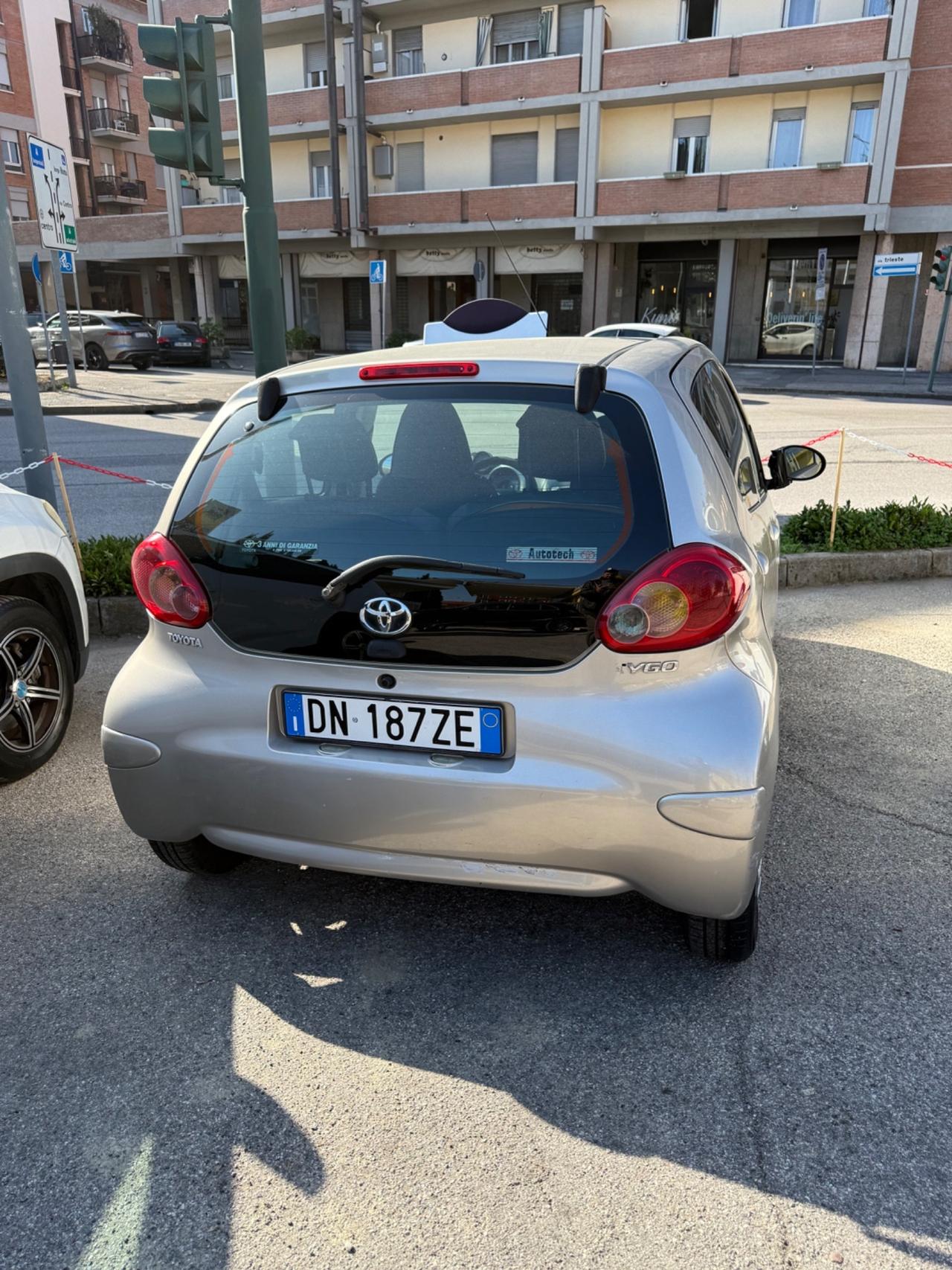 Toyota Aygo 1.0 12V VVT-i 5 porte Sol