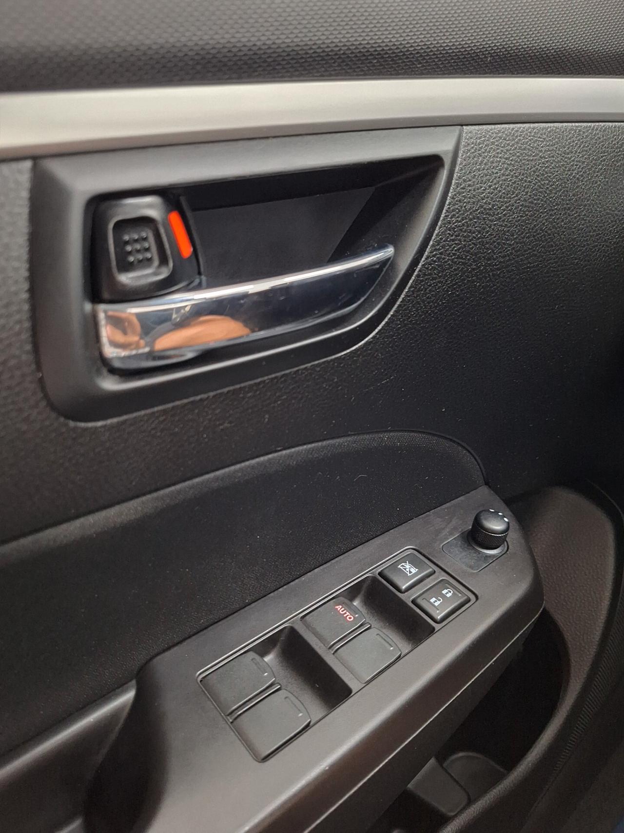 Suzuki Swift 1.3 DDiS 75cv B-Top Bi-Color