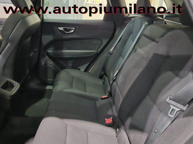 VOLVO XC60 B4 Geartronic Momentum Pro