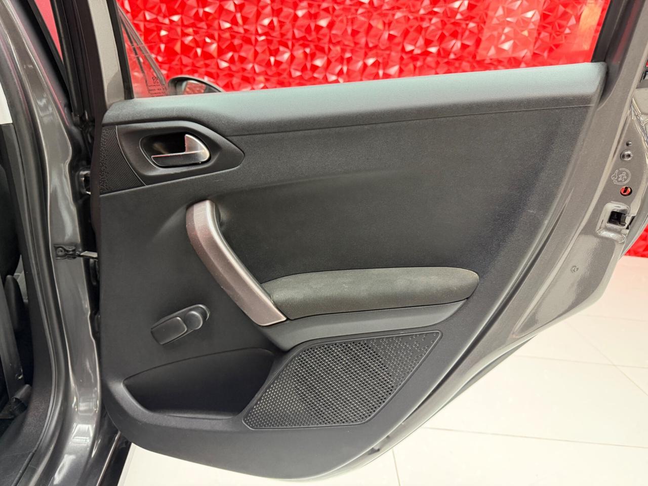 Peugeot 2008 1.6 e-HDi 92 CV Stop&Start Urban Cross OK NEOPATENTATI