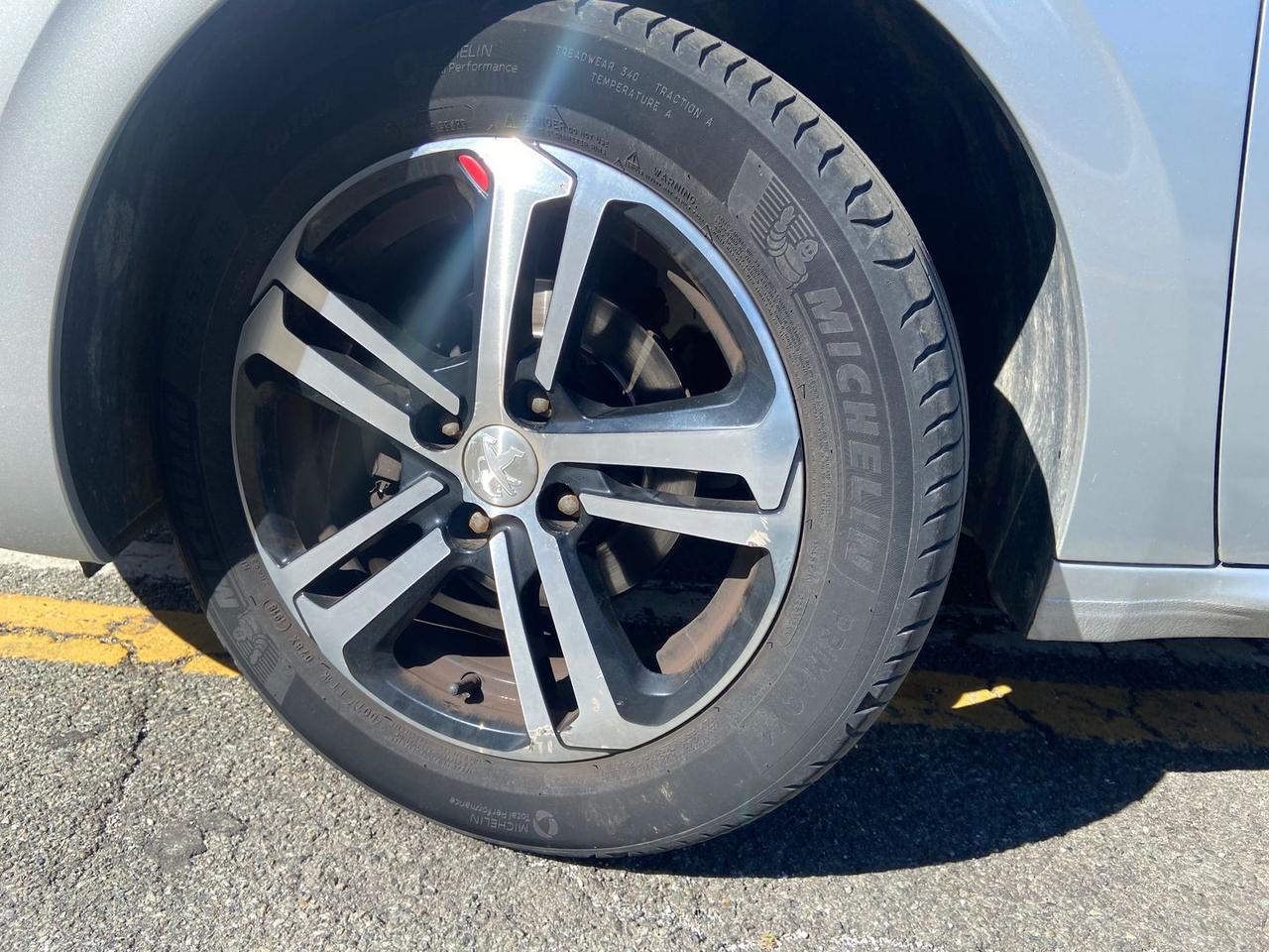 Peugeot 208 1.2 PureTech 82 Acti #6658