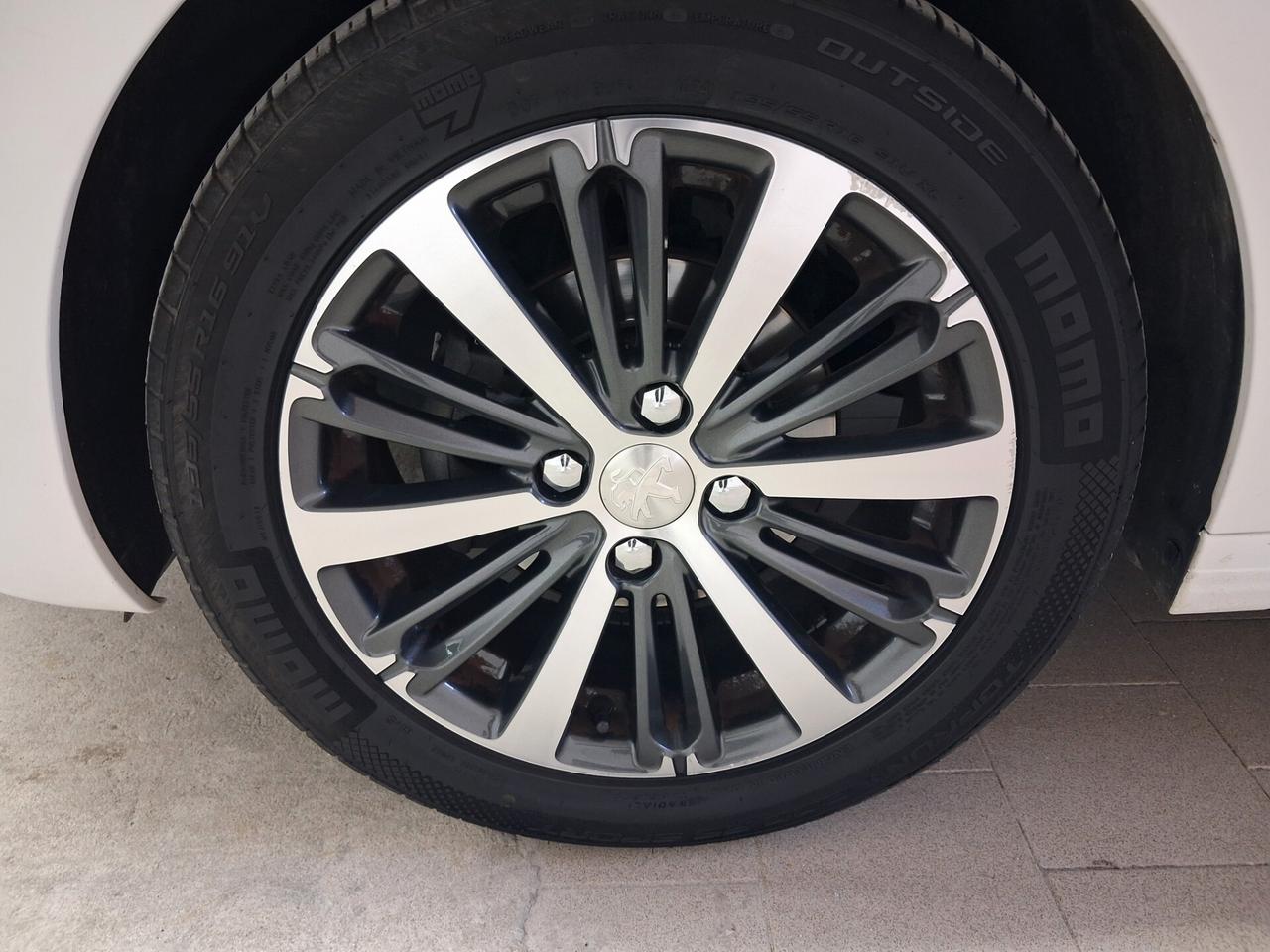 Peugeot 208 PureTech 82 5 porte Allure