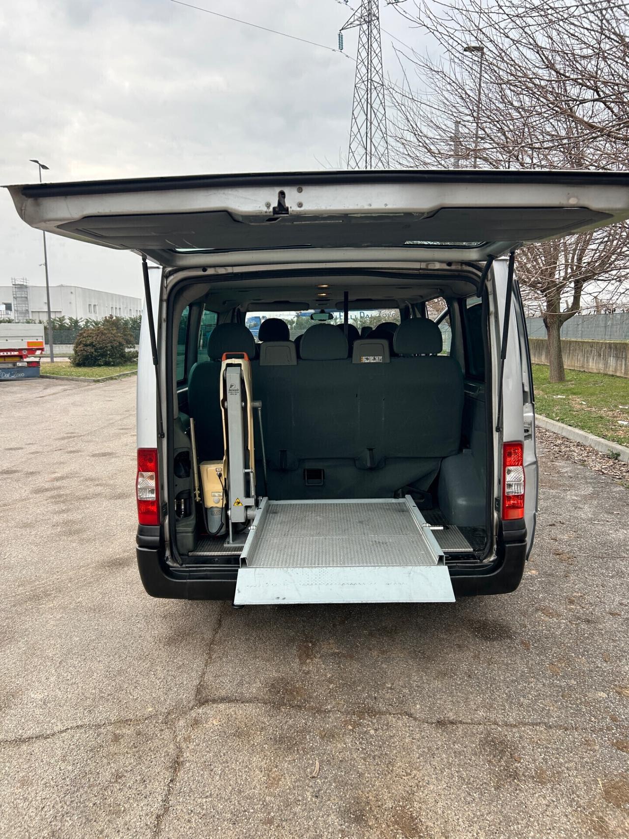 Ford Transit pulmino 9 posti con pedana