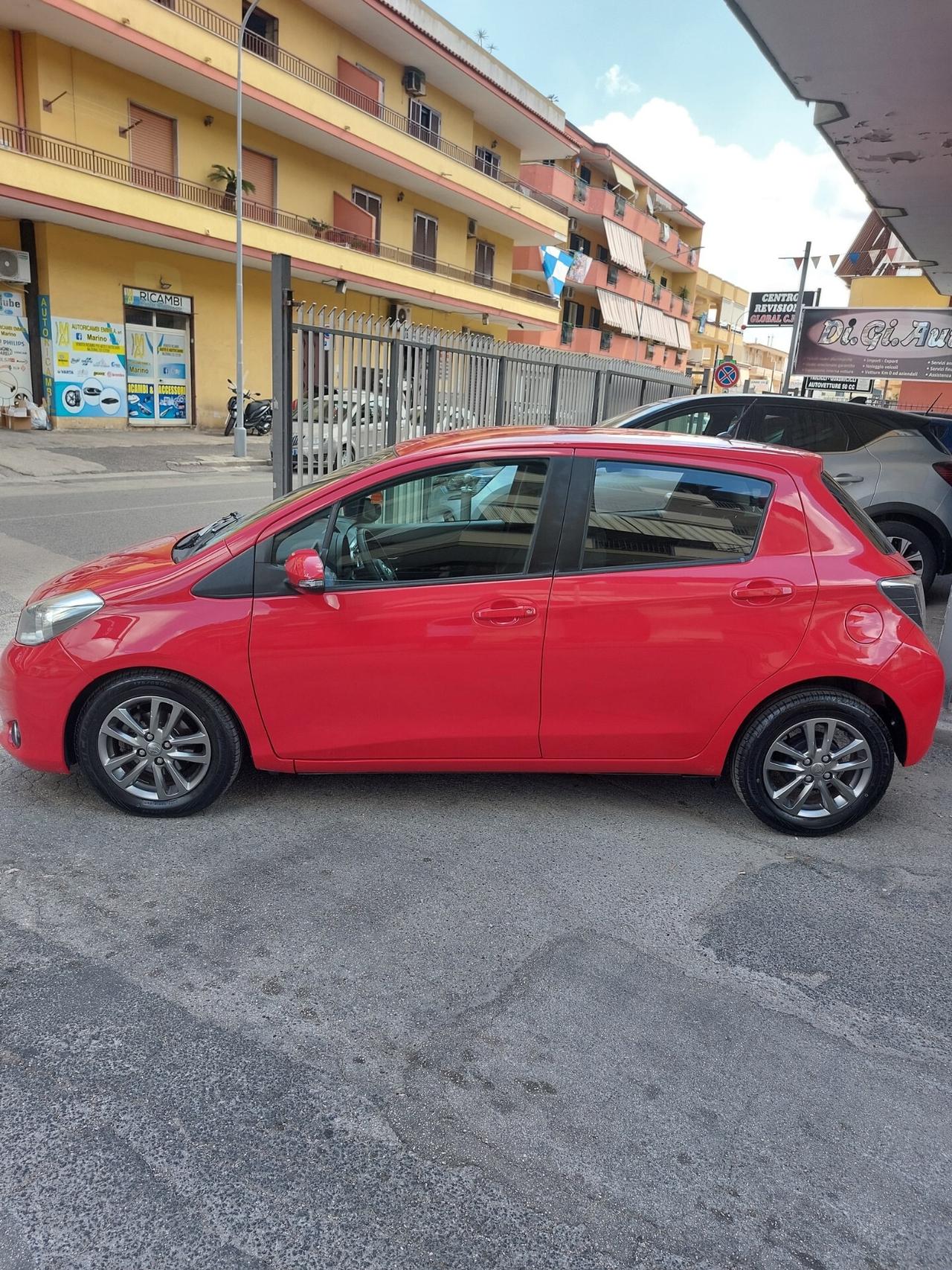 Toyota Yaris 1.0 5 porte Lounge