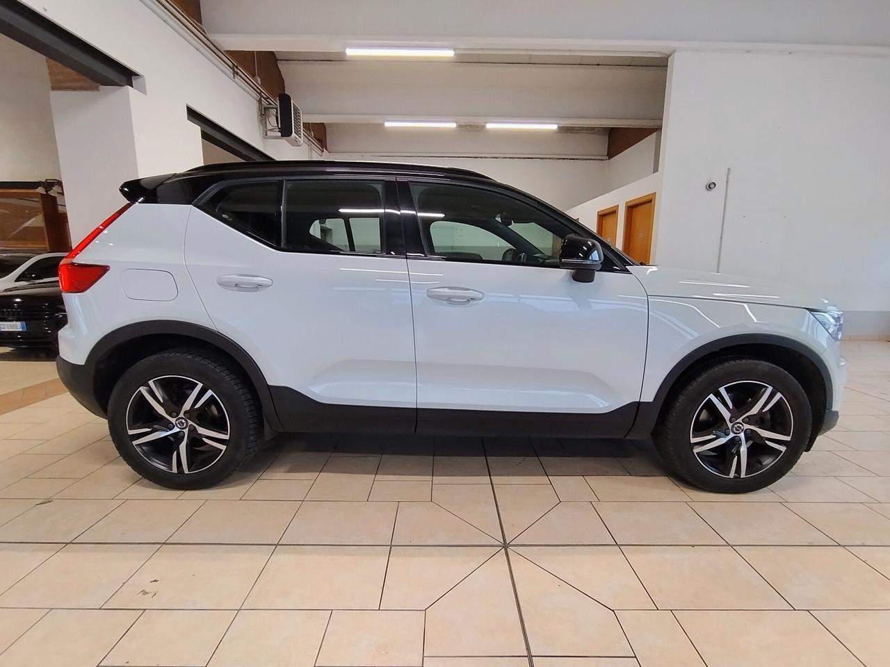 Volvo XC40 D3 AWD R-DESIGN - 2018