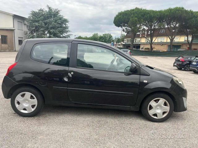 RENAULT Twingo 1.2 16V Initiale