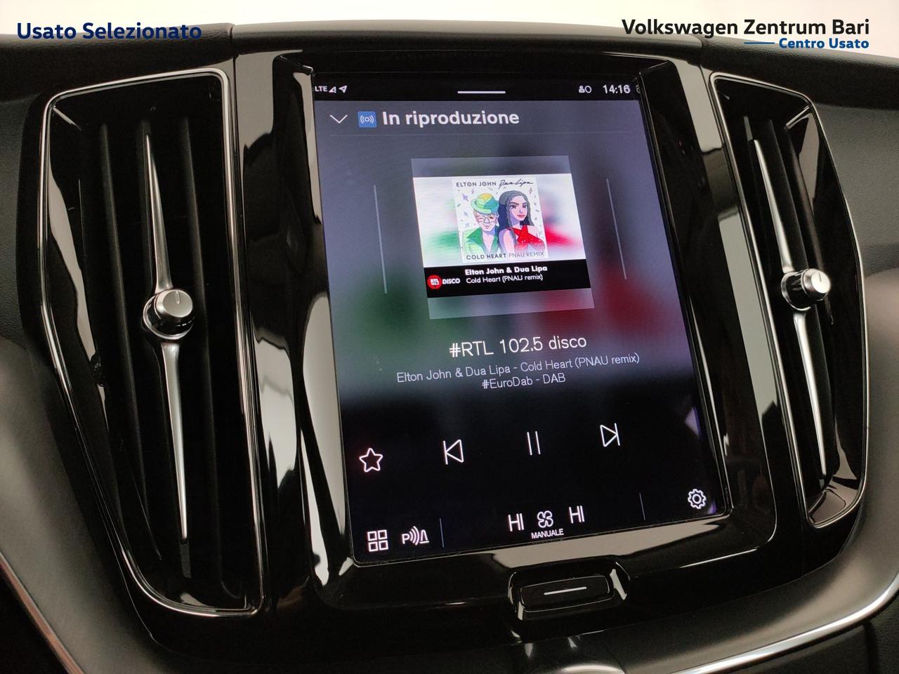 Volvo XC60 2.0 b4 momentum pro awd auto