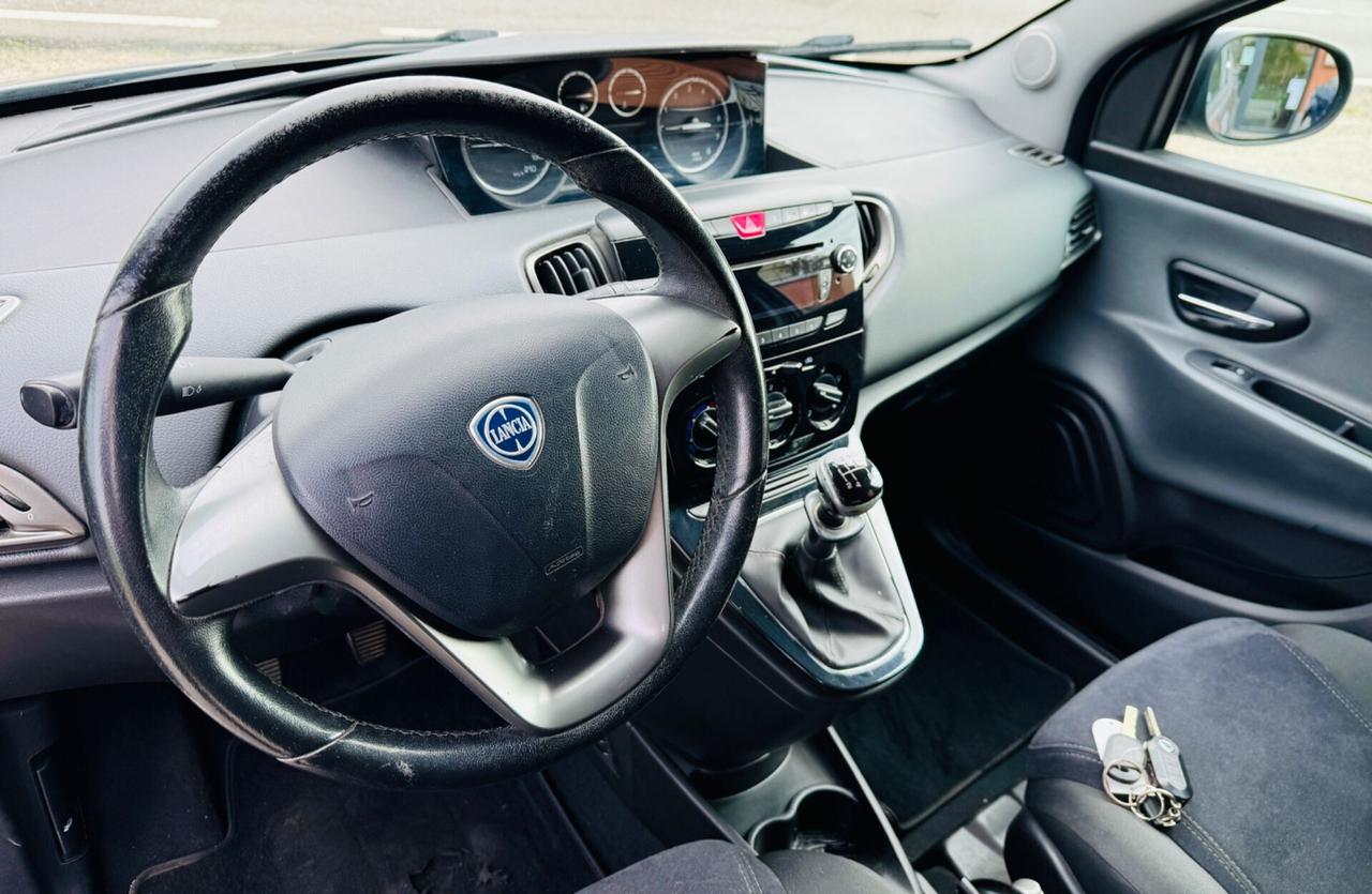 Lancia Ypsilon 1.2 69 CV 5 porte S&S Platinum