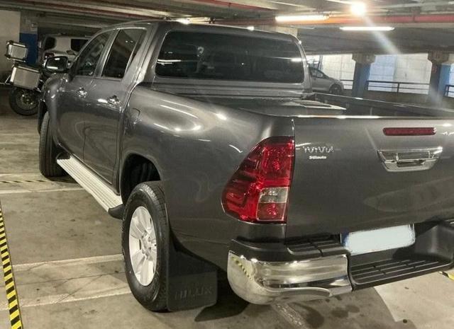 TOYOTA Hilux 2.4 D-4D 2WD 4 porte Double Cab Lounge