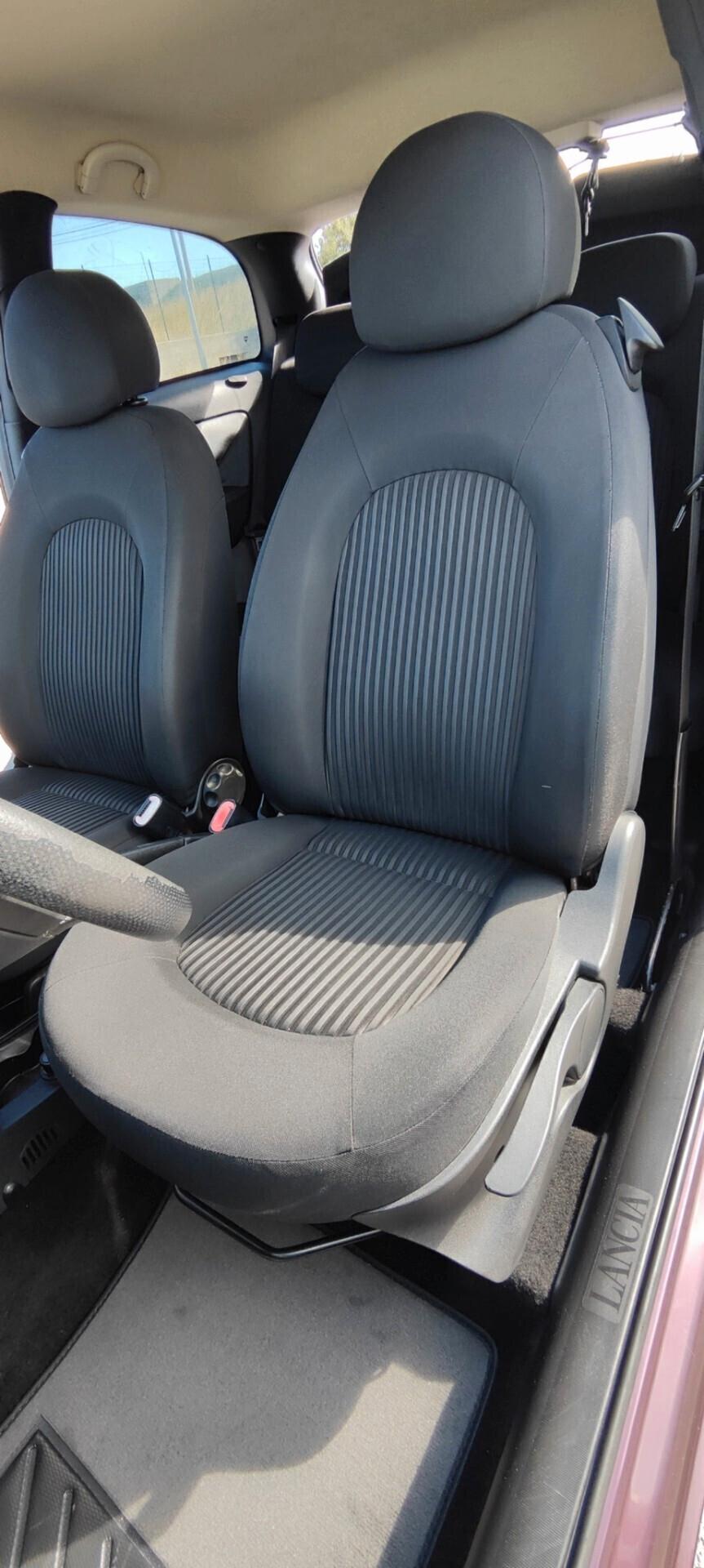 Lancia Ypsilon 1.3 MJT 75 CV Versus