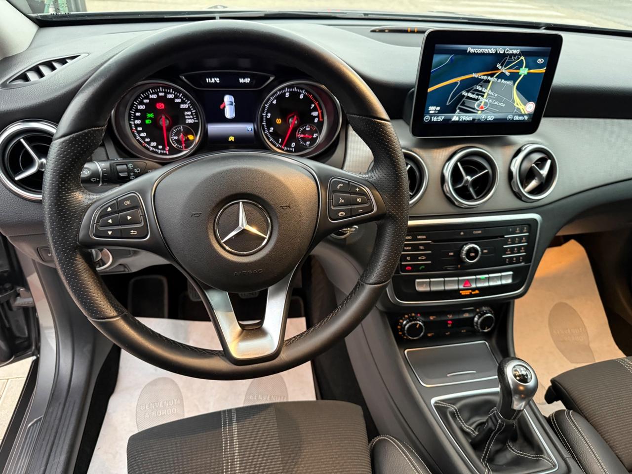 Mercedes-benz GLA 180 Premium EURO6