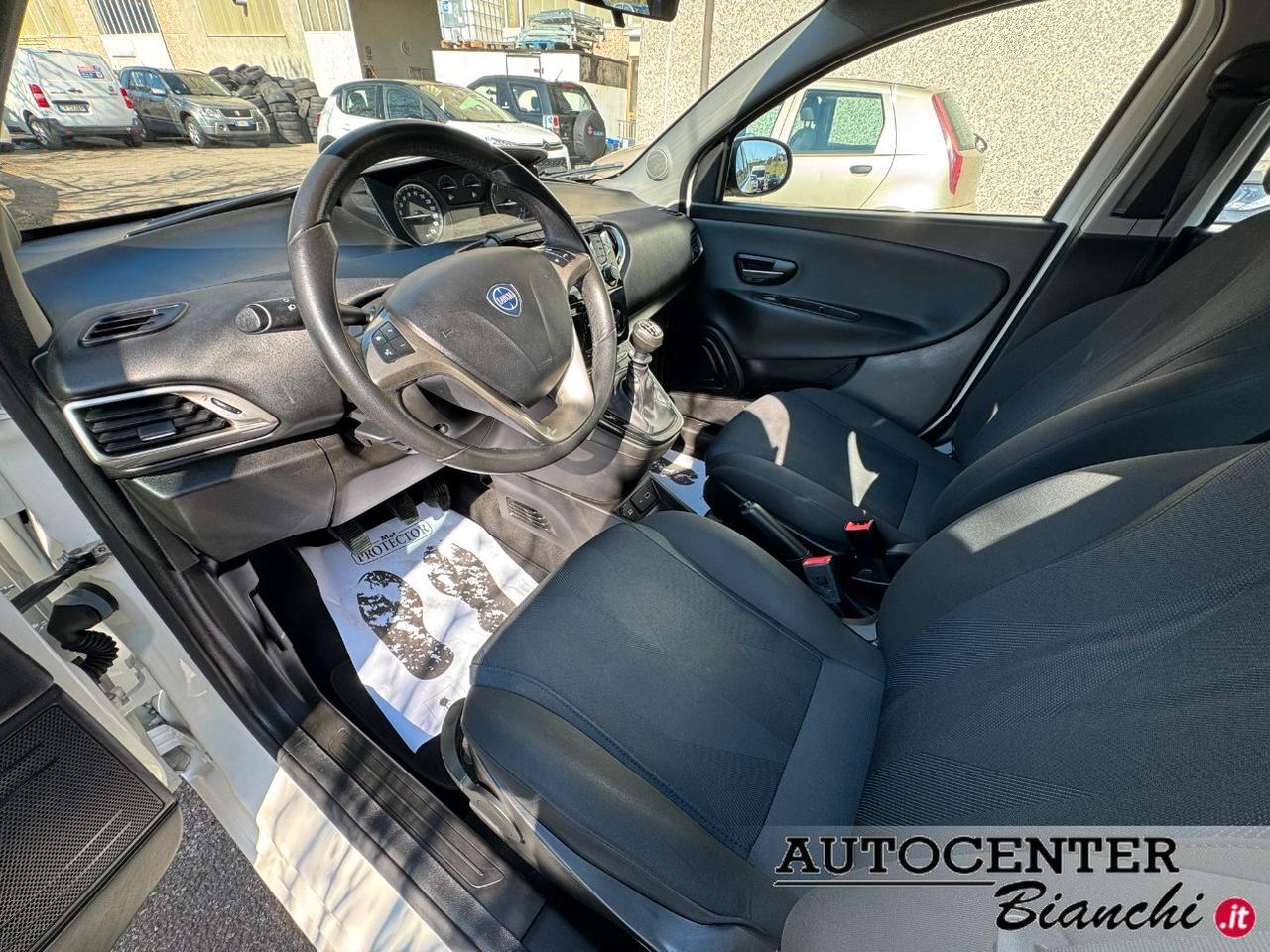 Lancia Ypsilon 5 Porte 1.0 firefly hybrid Gold s&s 70cv