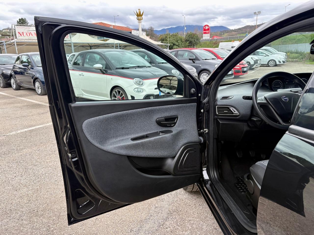 Lancia Ypsilon 1.0 70Cv FireFly 5 porte Hybrid Silver