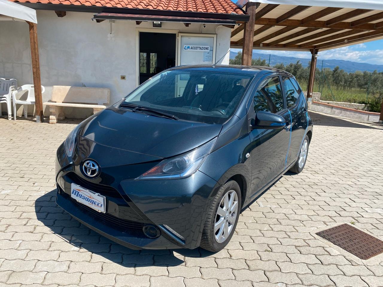 Toyota Aygo 1.0 VVT-i 69 CV 5 porte x-play TSS