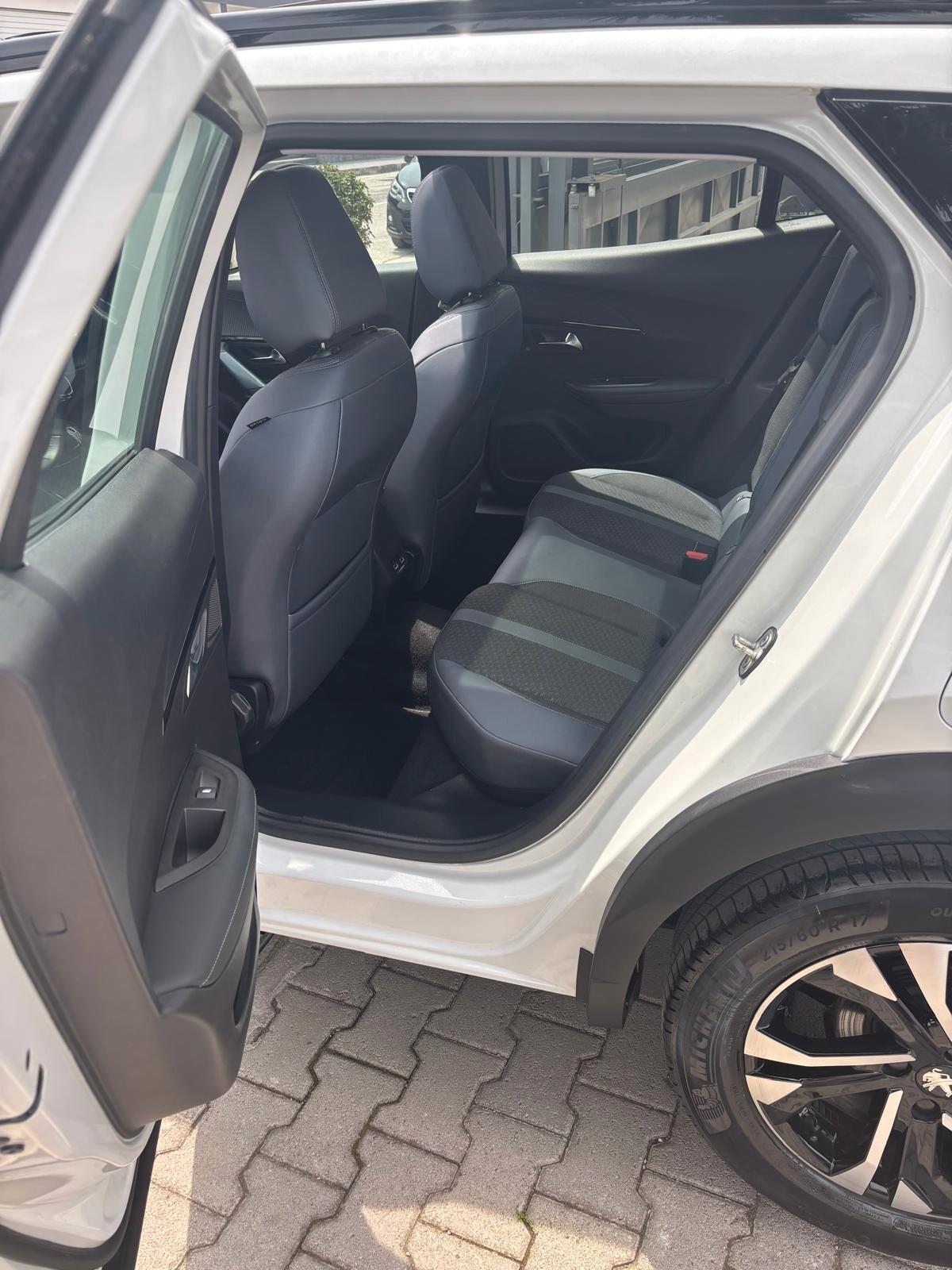 Peugeot 2008 BlueHDi 130 S&S EAT8 Allure Navi Pack