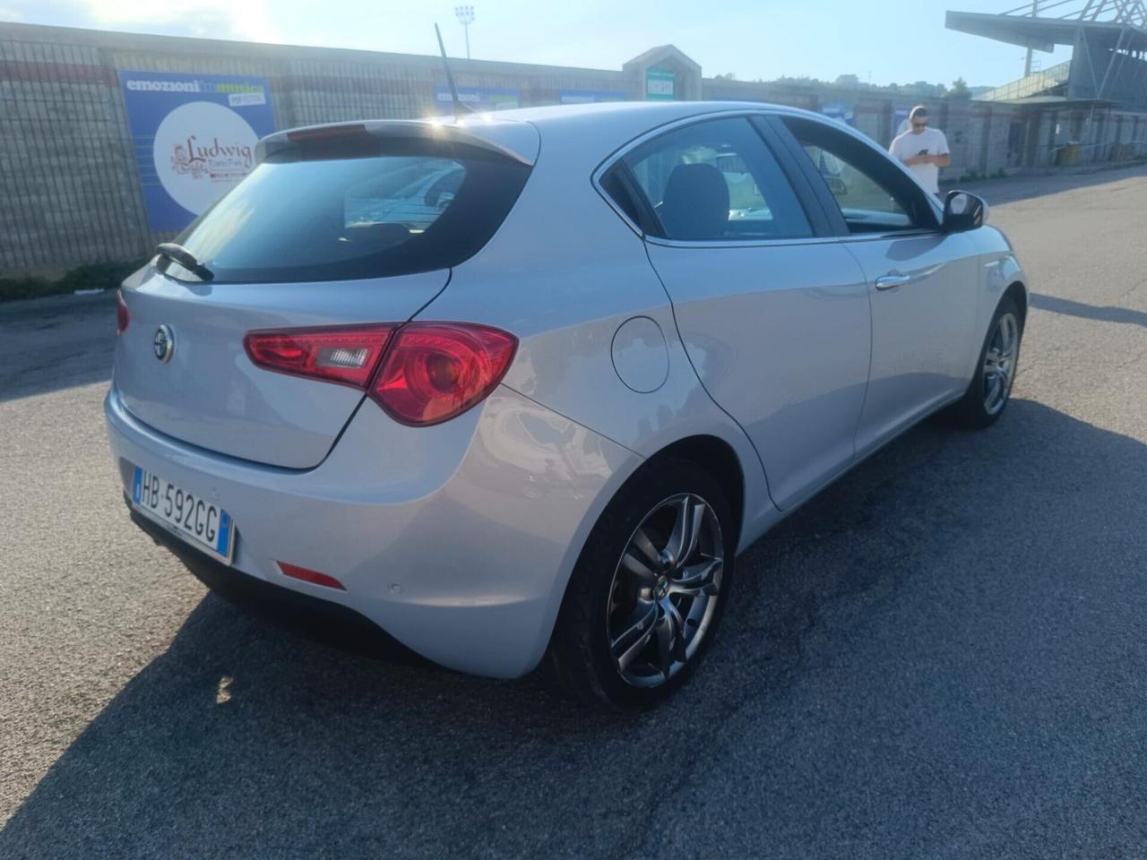 Alfa Romeo Giulietta 1.6 JTD105 cv ok neopatentati.