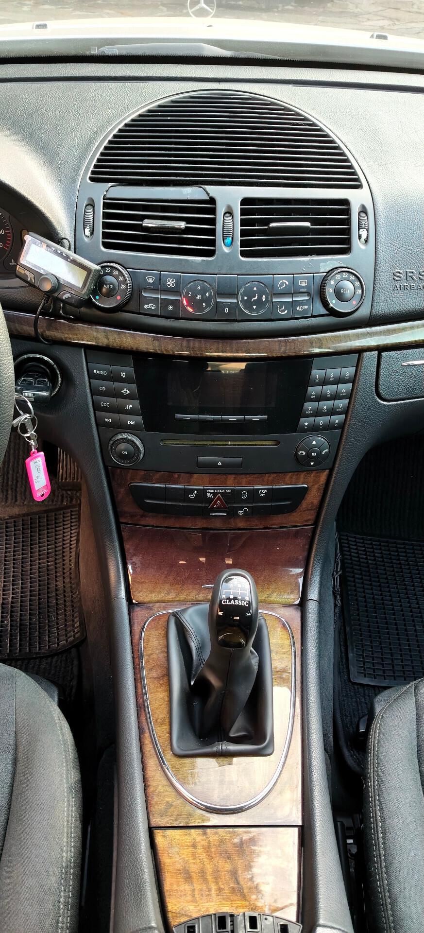 Mercedes E 200 K metano LEGGERE