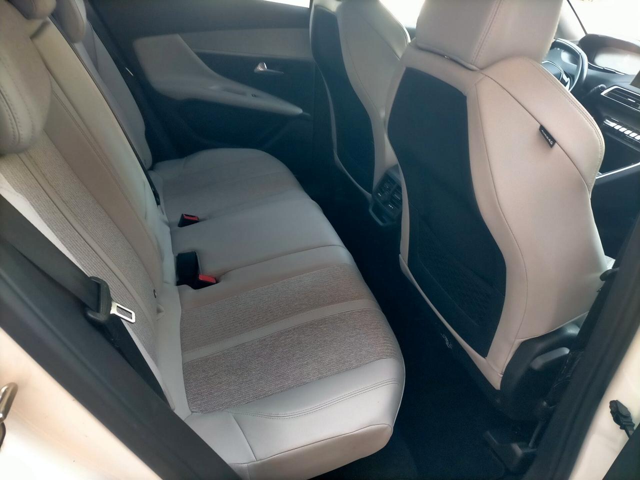 Peugeot 3008 BlueHDi 130 S&S Allure