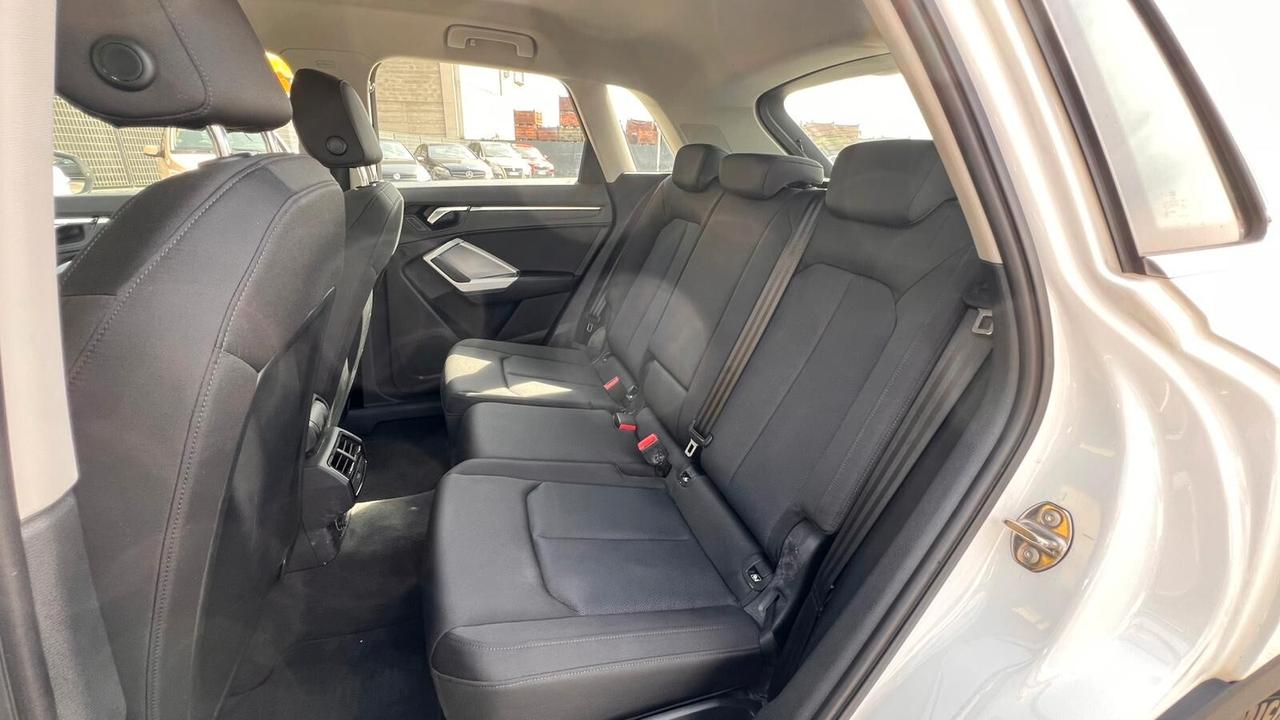 Audi Q3 2.0 TDI 150 CV S tronic line Edition
