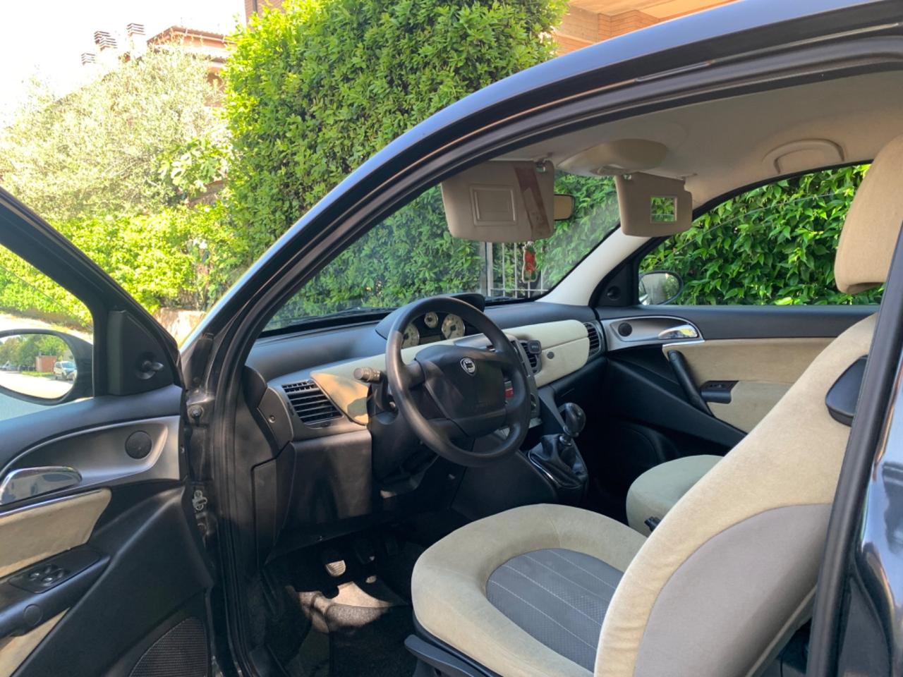 Lancia Ypsilon 1.2 Argento clima