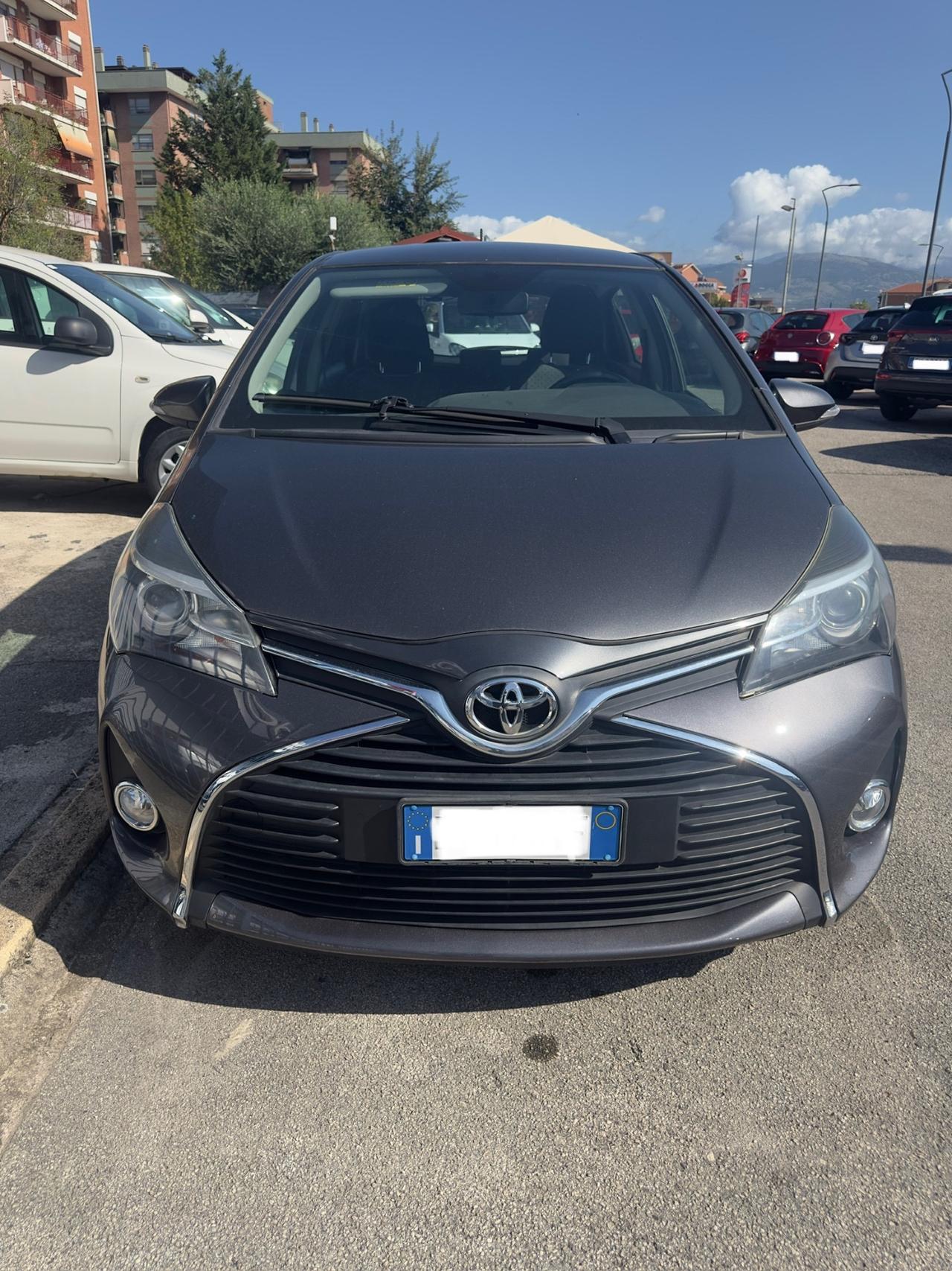 Toyota Yaris 1.3 5 porte Lounge navi telecamera full