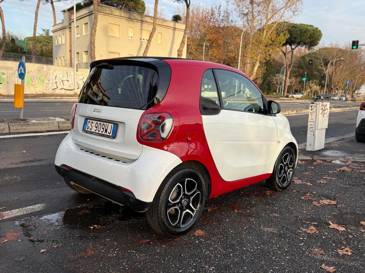 Smart ForTwo 1.0 71cv Coupe Clima cambio Auto fari nuovi